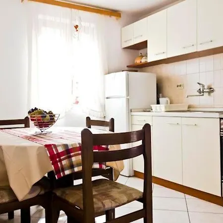 Viktor Rogoznica Guest house 3*