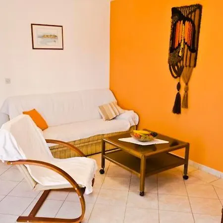 Guest house Viktor Rogoznica 3*