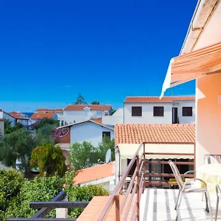 Guest house Viktor Rogoznica 3*